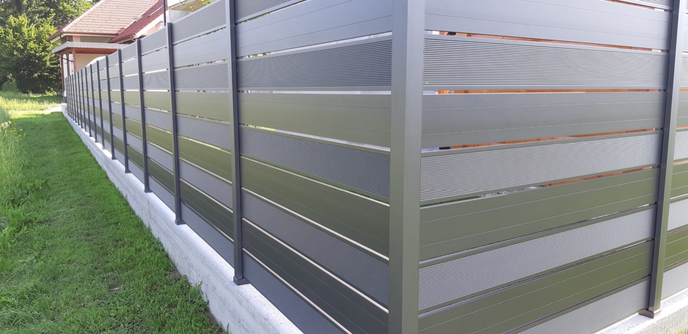 Recinzioni in alluminio grigio antracite modulari da giardino