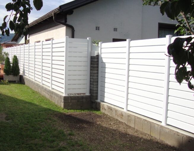 Doghe in PVC per la recinzione di casa