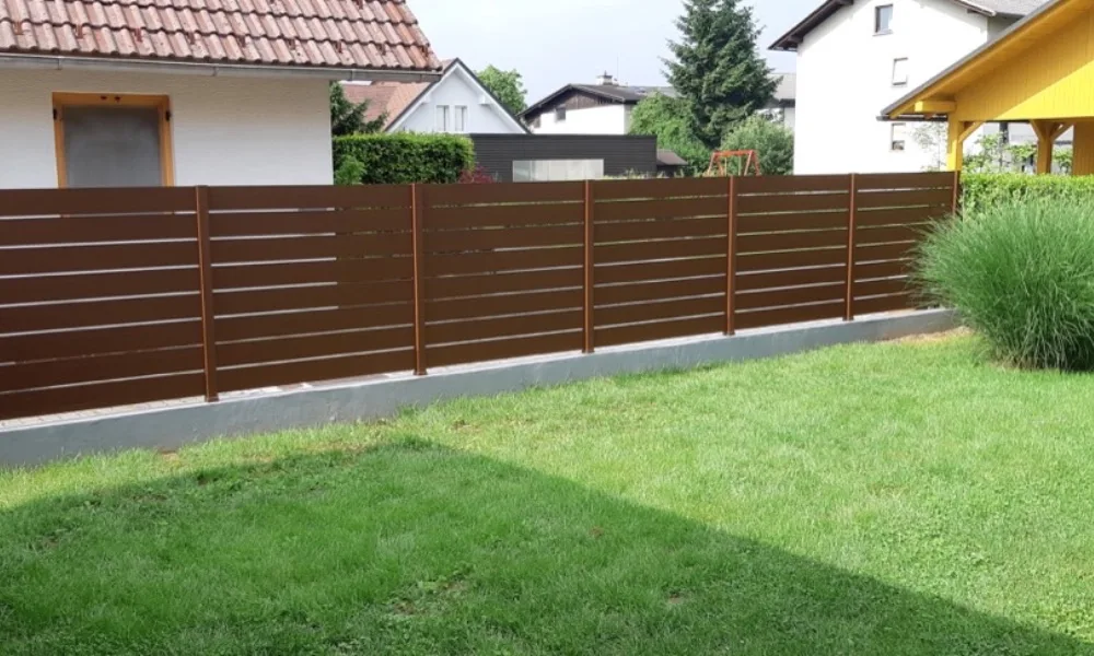 recinzioni alluminio modulari moderne a fasce orizzontali marrone